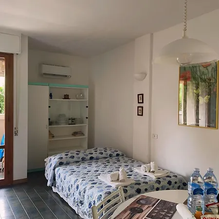 Con Piscina A 100metri Dal Mare