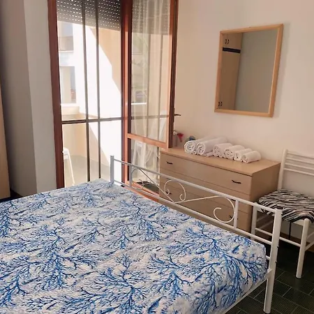 Con Piscina A 100metri Dal Mare كاسْتيلونْشيلّو