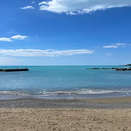 Con Piscina A 100metri Dal Mare شقة *